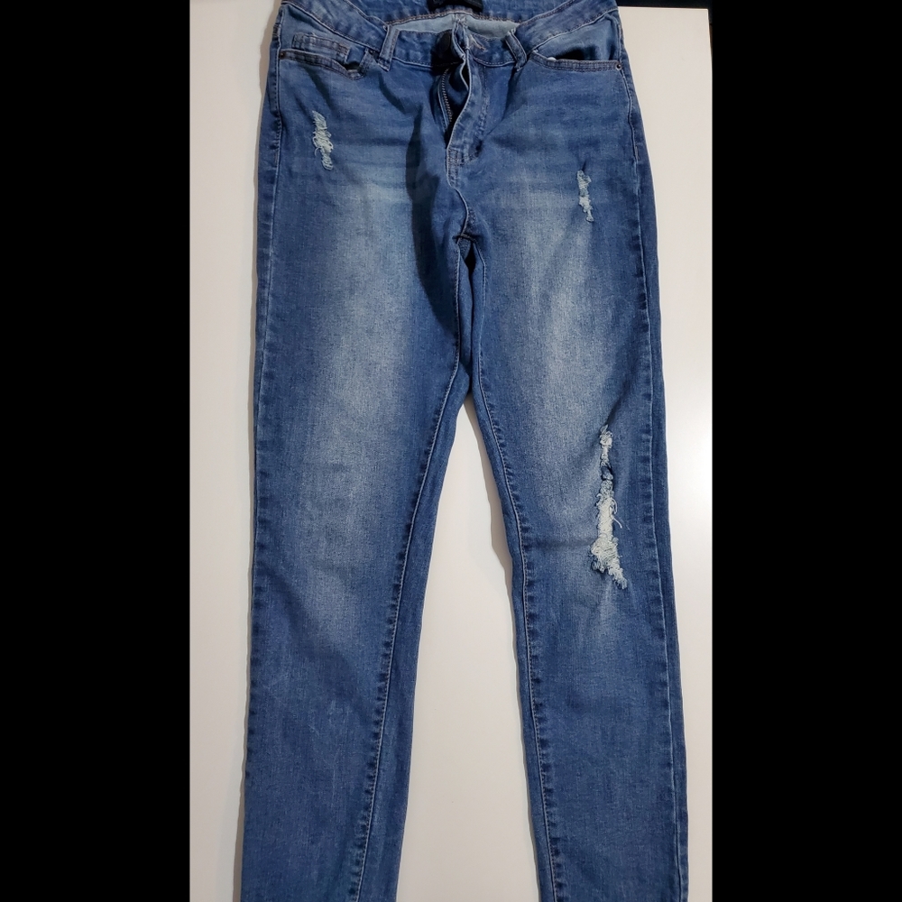 Ci Sono Junior's Distressed Jeans Size 7